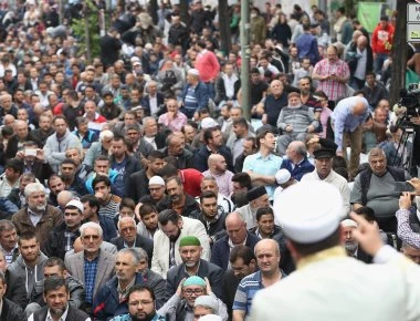 «Πολύ» πολιτισμός: Μουσουλμάνοι στη Γερμανία φωνάζουν ρυθμικά το όνομα του Χίτλερ ενώ χαιρετούν ναζιστικά
